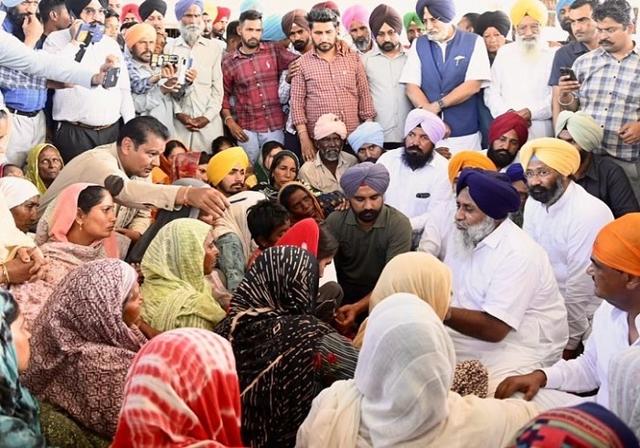 Sukhbir Singh Badal came to share his grief with the families of those who died of poisoned liquor - https://cdn.connectfm.ca/badal-shab.jpg
