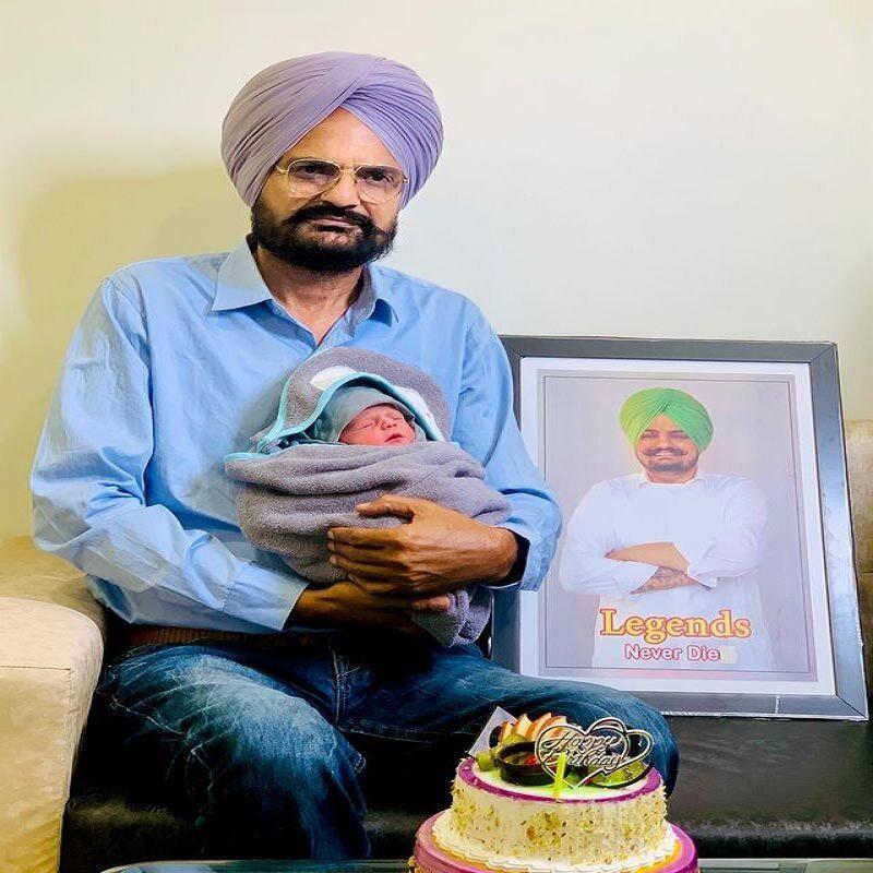 balkaur-sidhu-charan-kaur-welcome-baby-boy-to-be-names-after-sidhu-moosewala