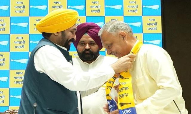 Dr. Sukhwinder Singh Sukhi joined Aam Aadmi Party - https://cdn.connectfm.ca/bhagwant-maan_2024-08-14-155716_lajc.jpg