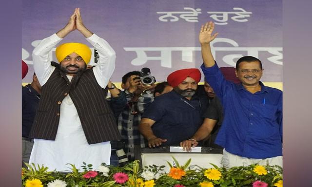 Punjab CM Mann administers oath to newly elected 10,031 Sarpanches in Kejriwal's presence - https://cdn.connectfm.ca/bhagwant-maan_2024-11-08-154404_opjc.jpg