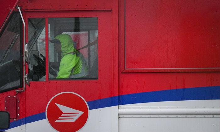 canada-post-to-start-taking-commercial-mail-again