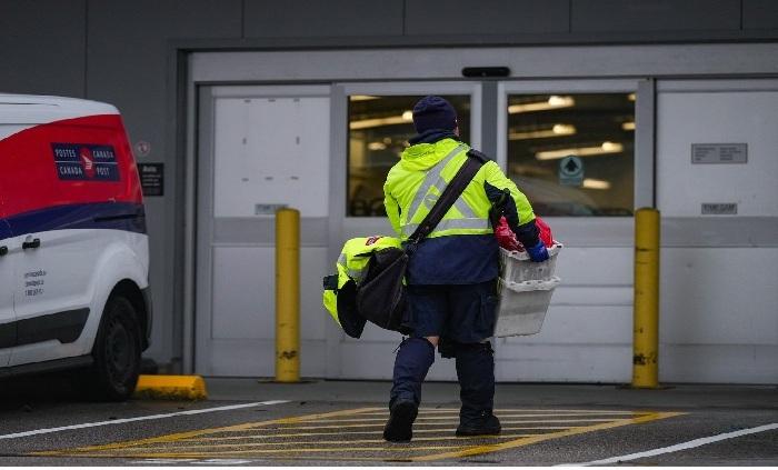 canada-post-workers-poised-to-strike-friday