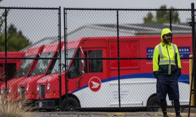 CIRB rules against Canada Post union's challenge to back-to-work  order - https://cdn.connectfm.ca/canada-post_2025-10-23-160305_lsdr.jpg