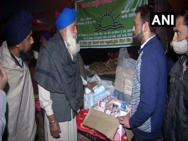 charitable-trust-distributes-medicines-to-protesting-farmers-at-singhu-border