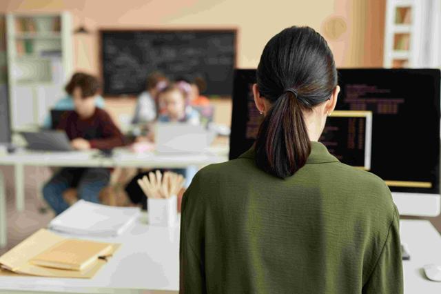 Computer teachers will hold a rally at Khatkar Kalan on 28th - https://cdn.connectfm.ca/computer-teacher.jpg