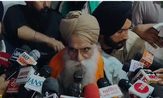 Jagjit Singh Dallewal Pays Obeisance at Sri Harmandir Sahib, Criticizes Government’s Indifference to Farmers - https://cdn.connectfm.ca/dhalewaal_2025-04-10-193926_olyh.jpg