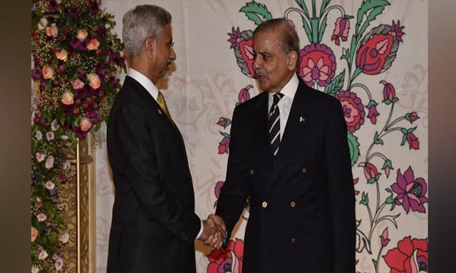 S Jaishankar, Shehbaz Sharif shake hands, exchange greetings in Pakistan - https://cdn.connectfm.ca/dr-S-Jaishankar.jpg