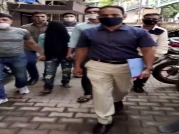 Drug peddler held with Codeine Phosphate worth Rs 4 lakhs in Mumbai - https://cdn.connectfm.ca/drug_peddler28novdeededw.jpg