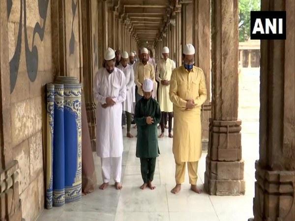 devotees-offer-namaz-at-ahmedabads-jama-masjid-on-eid-ul-zuha