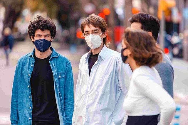 Spain makes face masks mandatory in hospitals and clinics after a spike in respiratory illnesses - https://cdn.connectfm.ca/face-mask_2024-01-09-192710_uvck.jpg