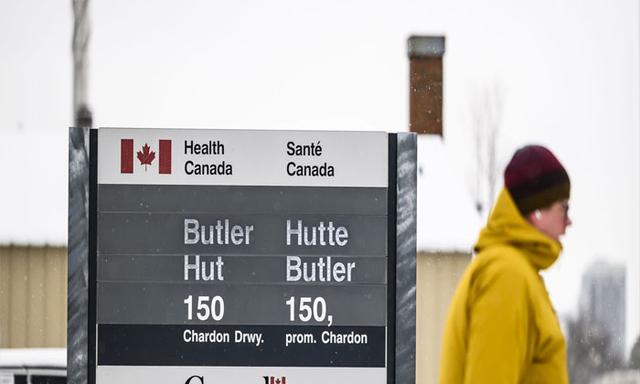 Nearly 10,000 federal public servants warned of possible job cuts, unions say - https://cdn.connectfm.ca/federal-public-servants.jpg