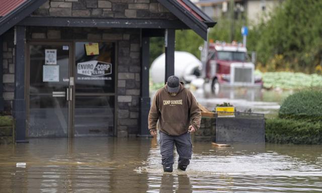 Flooding prompts wider evacuations and highway closures across southern B.C. - https://cdn.connectfm.ca/flood_2025-12-11-171704_vdej.jpg