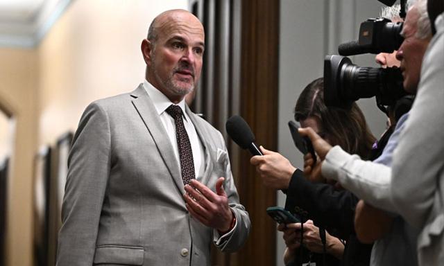 Minimum wage to hire higher-paid temporary foreign workers set to increase - https://cdn.connectfm.ca/foreign-workers.jpg