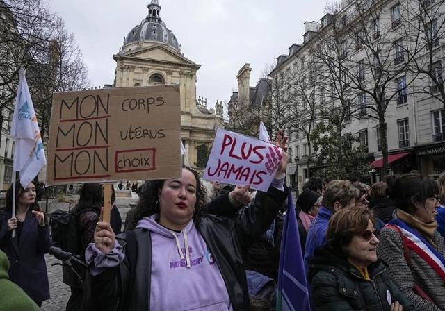 French Senate approves a bill to make abortion a constitutional right - https://cdn.connectfm.ca/france.jpg
