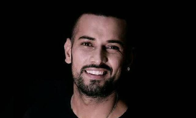 Garry Sandhu assaulted by a fan! - https://cdn.connectfm.ca/garry-sandhu_2024-11-20-162204_qnkb.jpg
