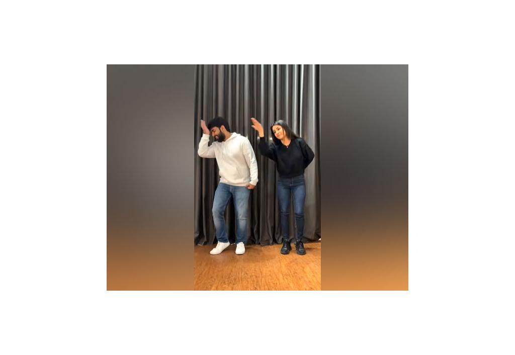 shehnaaz-gill-sings-its-a-boring-day-with-sadda-kutta-tommy-rapper