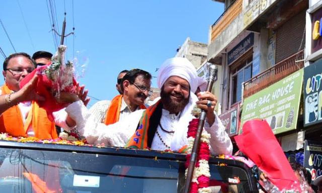 Farmers' demands are valid and they will resolve their issues soon: Hans Raj Hans - https://cdn.connectfm.ca/hans-raj_2024-04-12-163114_pxzn.jpg