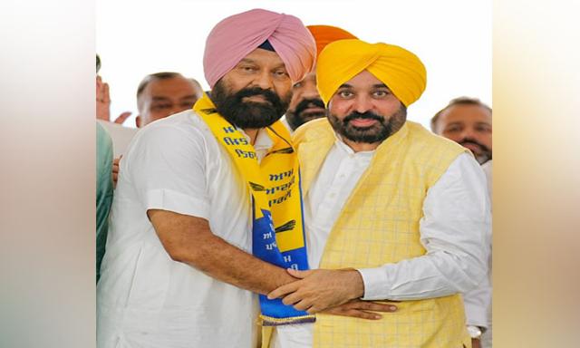 Hardeep Singh Dimpy Dhillon joined the Aam Aadmi Party - https://cdn.connectfm.ca/hardeep-singh-dimpy-dhilon.jpg