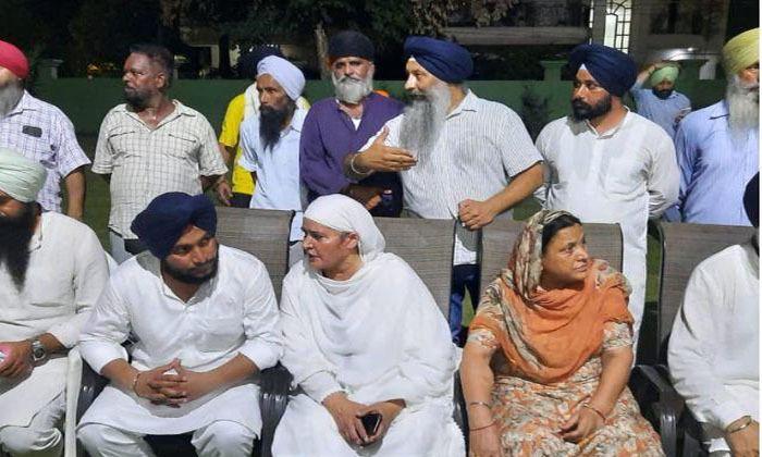 surjit-kaur-again-turned-around-and-joined-the-akali-dal-again