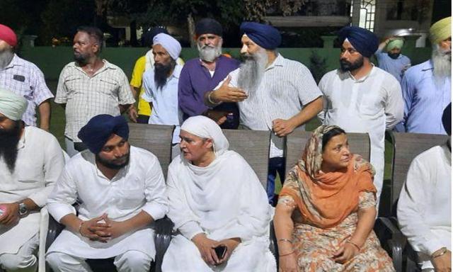 Surjit Kaur again turned around and joined the Akali Dal again - https://cdn.connectfm.ca/jagrir-kaur.jpg