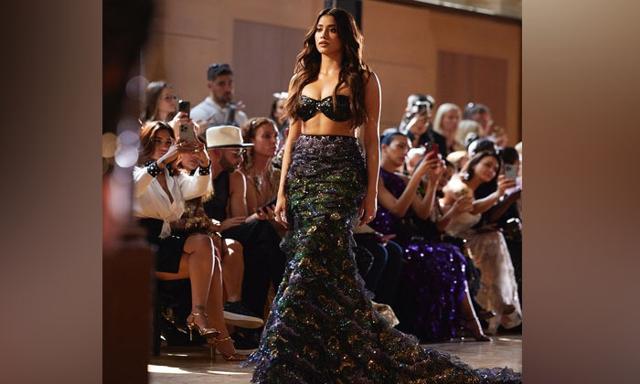 Walking in Paris - https://cdn.connectfm.ca/janhvikapoor.jpg