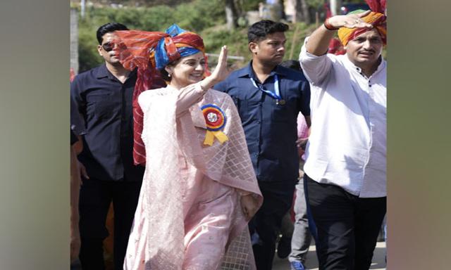 3 Farm Acts should be brought back, another controversial statement by MP Kangana Ranaut - https://cdn.connectfm.ca/kangana-ranout_2024-09-24-174349_pkmg.jpg