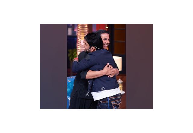 Everything is sorted: Kapil Sharma reacts to reports of rift between Akshay Kumar and him - https://cdn.connectfm.ca/kap-aks.jpg
