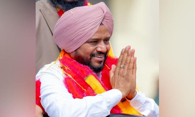 Hun shaddo mainu: Karamjit Anmol - https://cdn.connectfm.ca/karamjeet-anmol.jpg