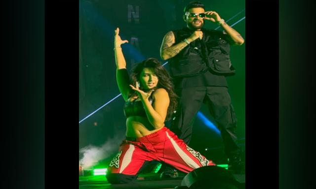 Nora Fatehi joins Karan Aujla on stage - https://cdn.connectfm.ca/karan-aoujla_2024-12-19-143417_jpwk.jpg