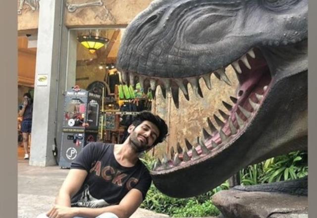 With hilarious throwback picture, Kartik Aaryan urges people to wear masks - https://cdn.connectfm.ca/kartik.jpg