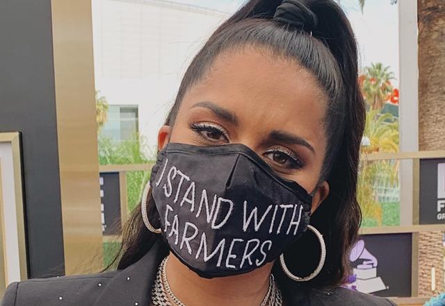 Lilly Singh wears 'I stand with farmers' mask at Grammys red carpet  - https://cdn.connectfm.ca/lilly-singh.jpg