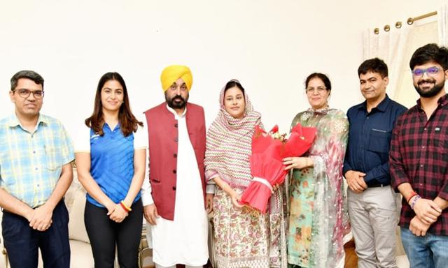 Manu Bhakar meet Chief Minister Bhagwant Mann - https://cdn.connectfm.ca/manu-bhaker_2024-08-09-184835_anfn.jpg