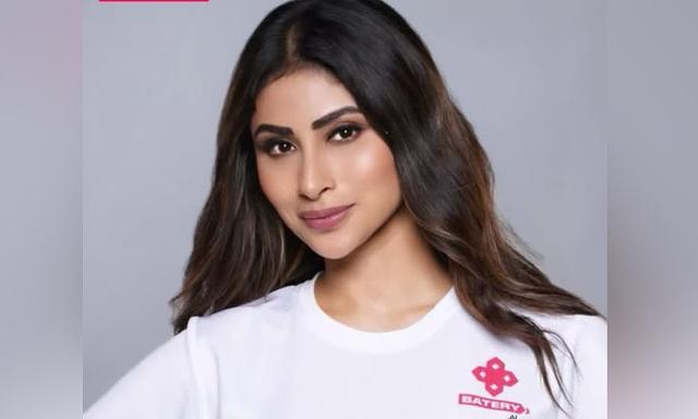 Mouni Roy Claims Distressing Experience During Wedding Performance in Karnal - https://cdn.connectfm.ca/mouni-roy_2026-01-27-150506_kubp.jpg