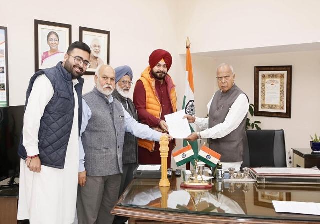 Navjot Singh Sidhu meet Governor Banwari Lal Purohit - https://cdn.connectfm.ca/navjot-singh-sidhu_2024-03-15-164124_ppwi.jpg
