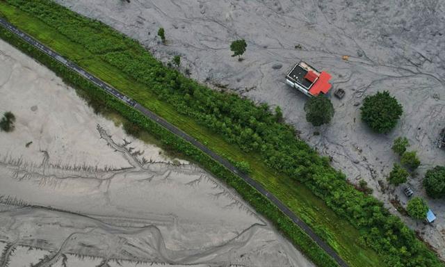Nepal-Tibet Flood Death Toll Rises to 955, Over 3,900 Still Missing - https://cdn.connectfm.ca/nepal-death.jpg
