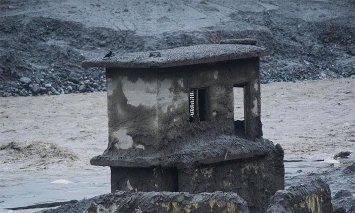 around-320-indians-missing-after-nepal-tibet-floods-400-stranded-in-china