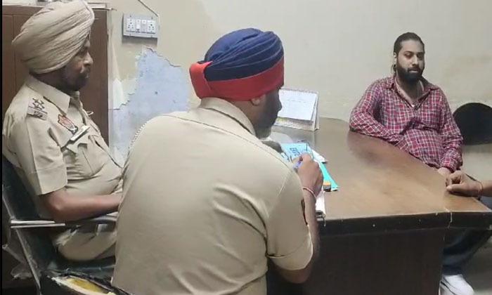 attack-on-sufi-singer-noora-sisters-vehicle