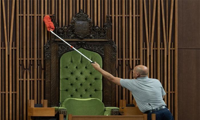 canadas-parliament-resumes-fall-session-after-summer-break