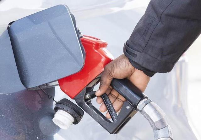 Canadians in several provinces to receive carbon price rebates today - https://cdn.connectfm.ca/petrol_2024-01-15-164416_ighl.jpg