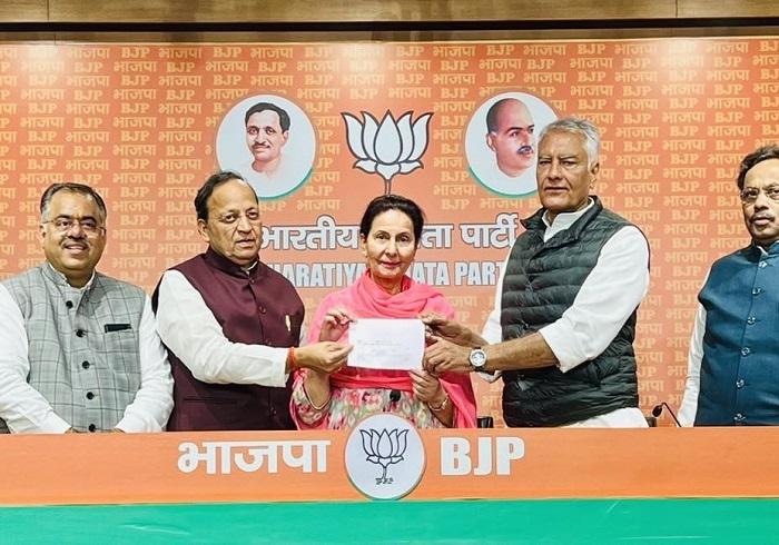 a-big-blow-to-the-congress-before-the-lok-sabha-elections-m-p-preneet-kaur-joined-bjp