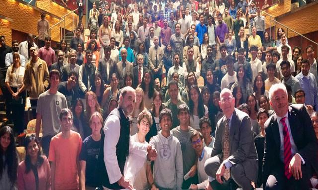 Rahul Gandhi met a delegation of American politicians in Washington DC - https://cdn.connectfm.ca/rahul-gandhi_2024-09-11-163047_rjfy.jpg