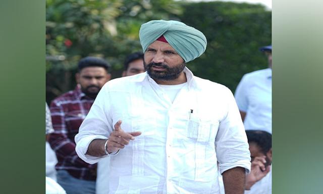 I bow my head and ask for forgiveness from Akal Takht Sahib - Raja Warring - https://cdn.connectfm.ca/raja-waring_2024-10-24-184458_bdgu.jpg