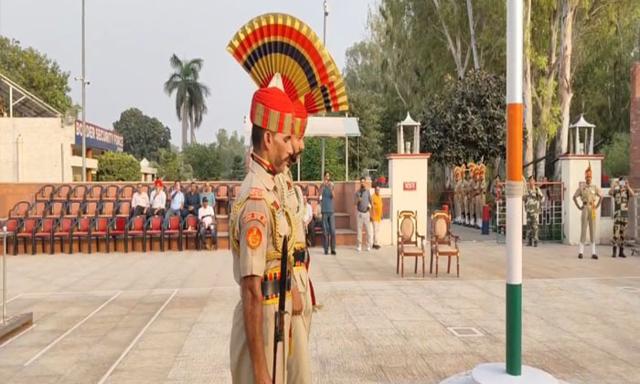 Retreat ceremony held after 12 days at Attari-Wagah border in Punjab - https://cdn.connectfm.ca/retreat-ceremony.jpg