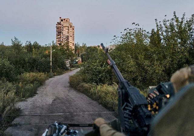 Ukraine appoints new army chief amid change in battlefield tactics against Russia - https://cdn.connectfm.ca/rusia.jpg