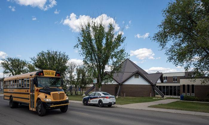 school-bus-catches-fire-outside-bangkok-and-25-on-board-are-feared-dead-government-officials-say