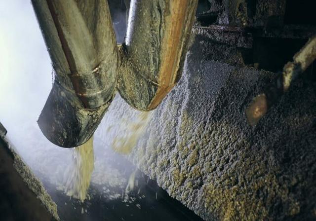 Canada's largest sugar processing plant is going to be established in Hamilton, Ontario - https://cdn.connectfm.ca/suger_2024-01-16-180056_aomq.jpg