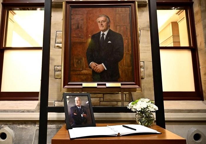 as-former-prime-minister-mulroney-lies-in-state-public-tributes-in-ottawa-begin