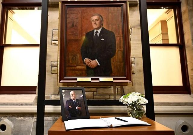 As former prime minister Mulroney lies in state, public tributes in Ottawa begin - https://cdn.connectfm.ca/tribute.jpg
