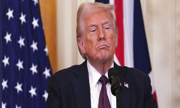 trump-warns-apple-of-tariffs