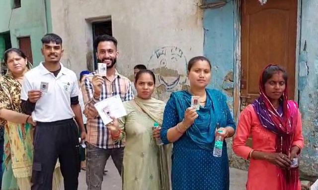 Punjab records 46 per cent voting till 3 pm - https://cdn.connectfm.ca/votinng.jpg